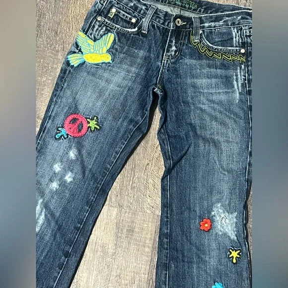 Miss Me WOODSTOCK Hippie Patch Embroidered Distressed Jeans 26 - Picture 4 of 11